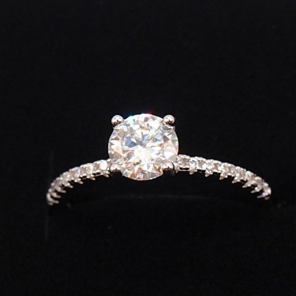 Stunning Certified 1.00ctw Moissanite Ring - Picture 2 of 12